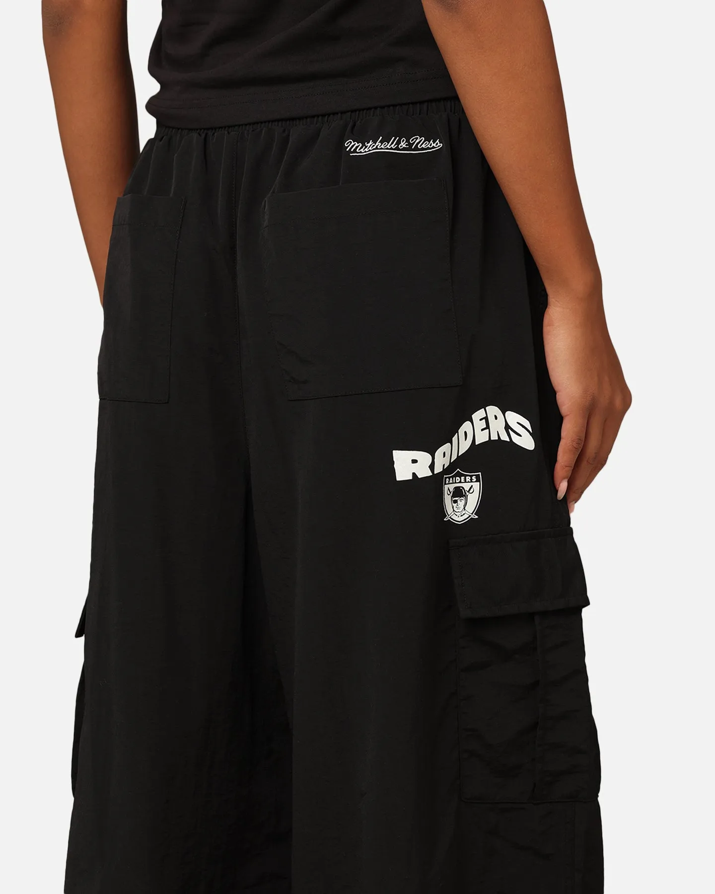 Mitchell & Ness Women's Oakland Raiders Wavey Text Cargo Pants Black