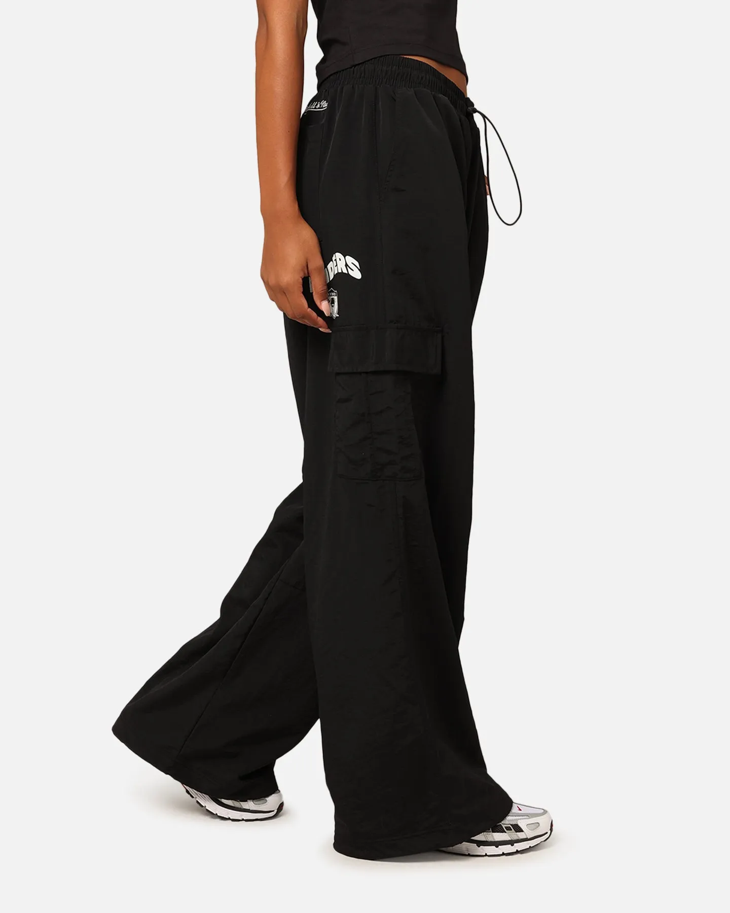Mitchell & Ness Women's Oakland Raiders Wavey Text Cargo Pants Black
