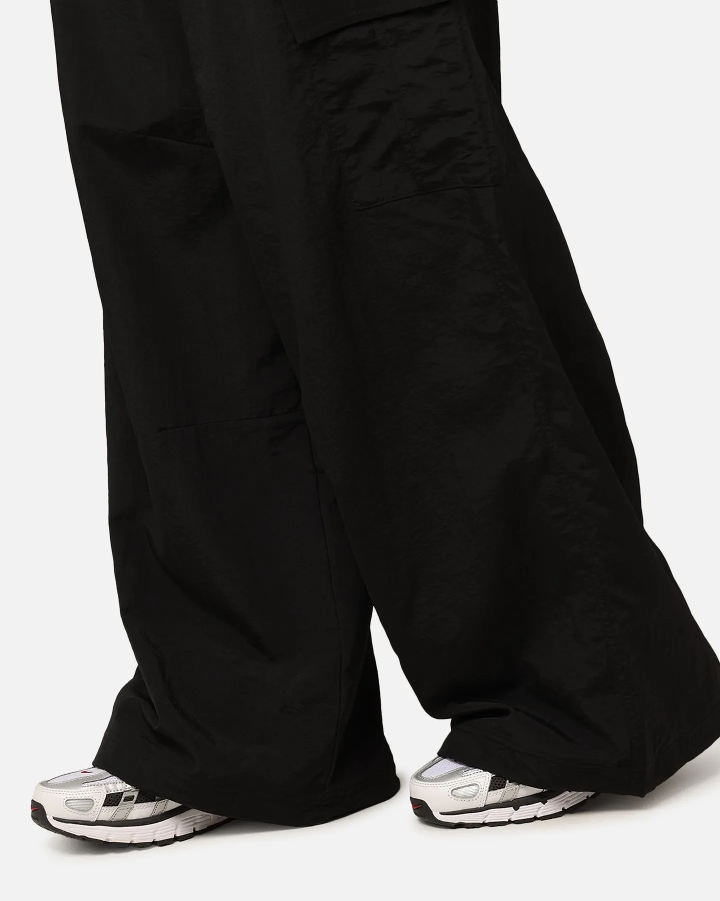 Mitchell & Ness Women's Oakland Raiders Wavey Text Cargo Pants Black