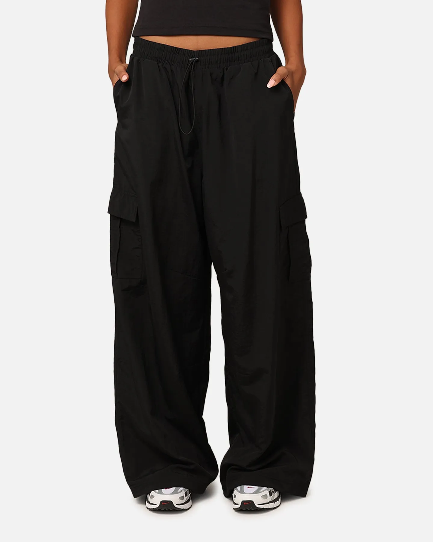Mitchell & Ness Women's Oakland Raiders Wavey Text Cargo Pants Black