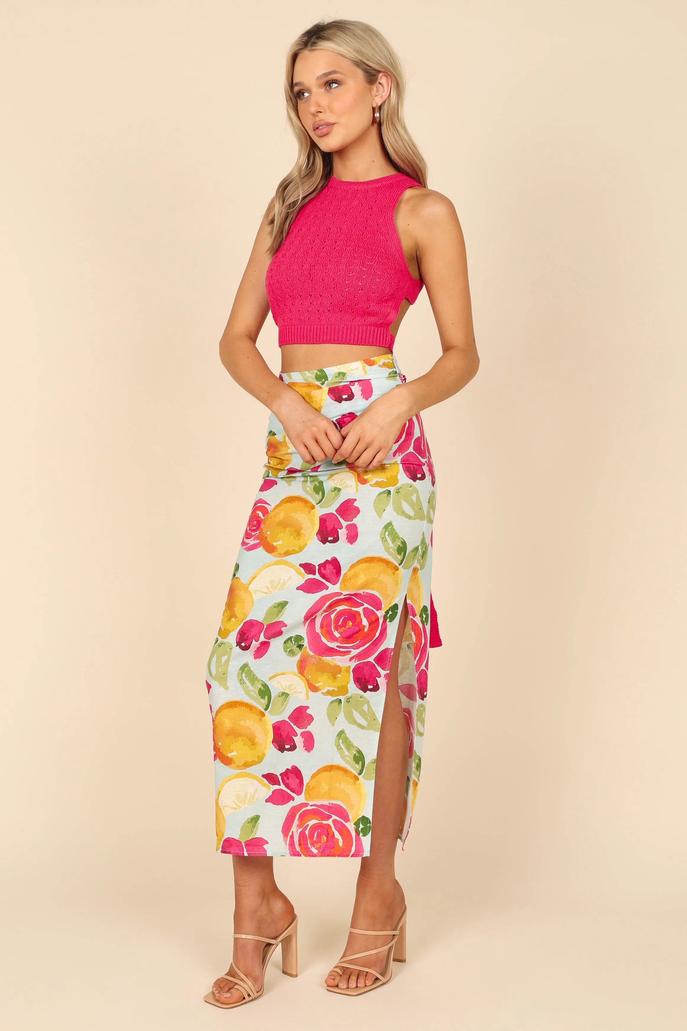 Sole Crochet Cropped Top - Berry